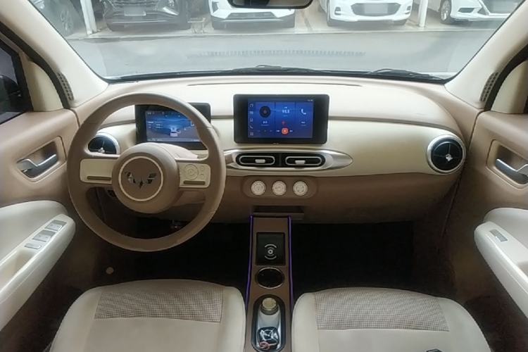 Used Wuling Hongguang MINIEV 2025 Four-Door Version Premium Edition Center Console