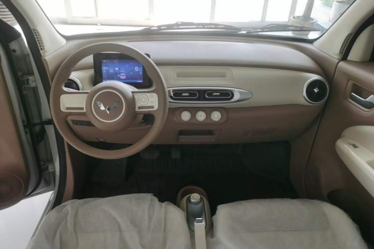 Used Wuling Hongguang MINIEV 2025 Four-Door Version Advanced Edition Center Console