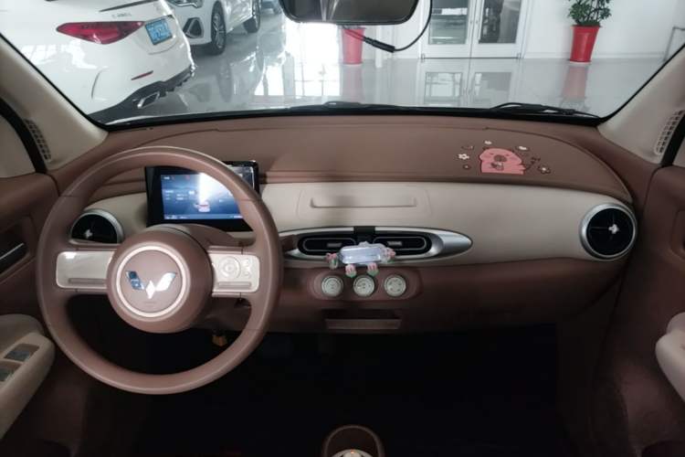 Used Wuling Hongguang MINIEV 2025 Four-Door Version Advanced Edition Center Console