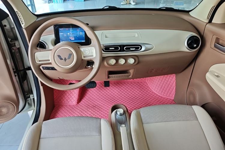 Used Wuling Hongguang MINIEV 2025 Four-Door Version Advanced Edition Center Console