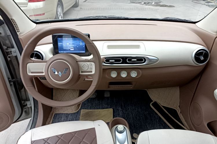 Used Wuling Hongguang MINIEV 2025 Four-Door Version Advanced Edition Center Console