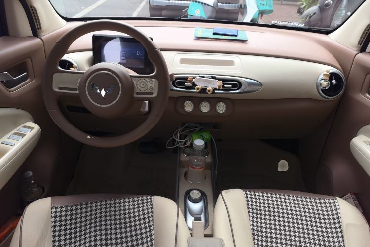 Used Wuling Hongguang MINIEV 2025 Four-Door Version Advanced Edition Center Console