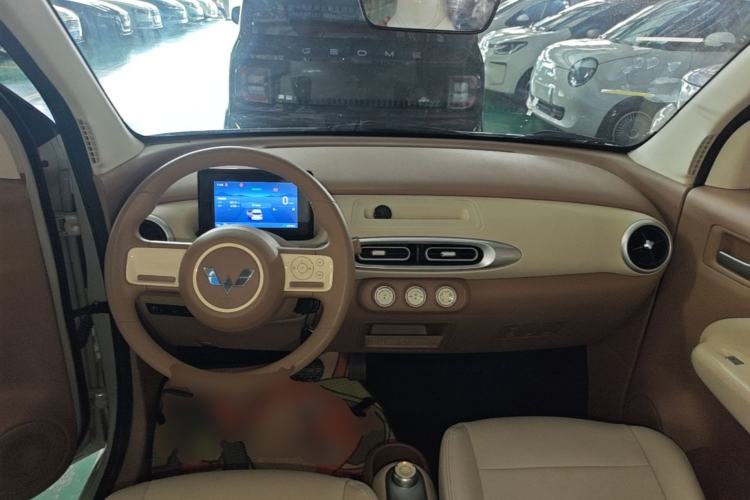 Used Wuling Hongguang MINIEV 2025 Four-Door Version Advanced Edition Center Console