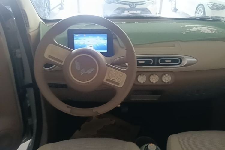 Used Wuling Hongguang MINIEV 2025 Four-Door Version Advanced Edition Center Console