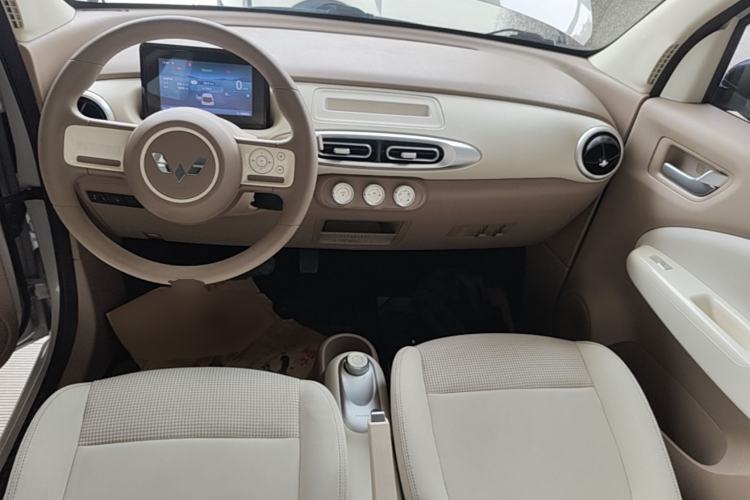 Used Wuling Hongguang MINIEV 2025 Four-Door Version Advanced Edition Center Console