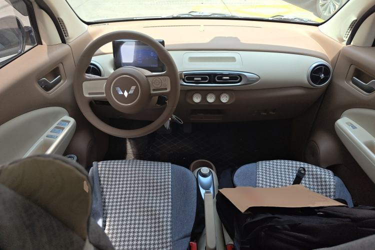Used Wuling Hongguang MINIEV 2025 Four-Door Version Advanced Edition Center Console