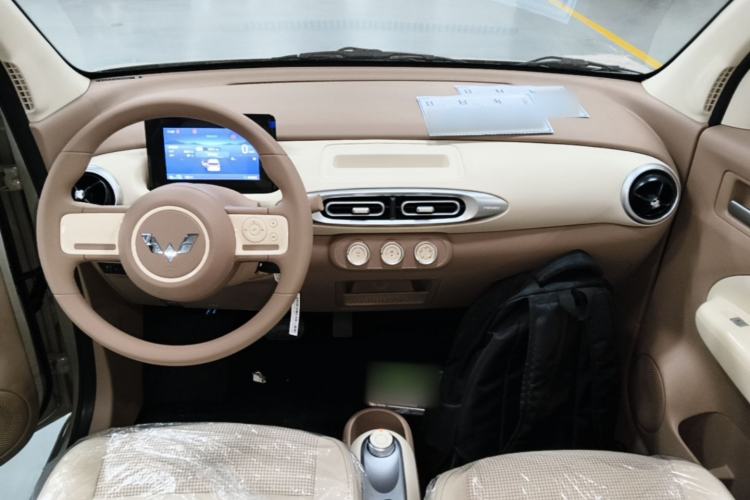 Used Wuling Hongguang MINIEV 2025 Four-Door Version Advanced Edition Center Console