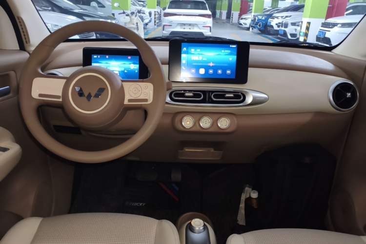 Used Wuling Hongguang MINIEV 2025 Four-Door Version Premium Edition Center Console