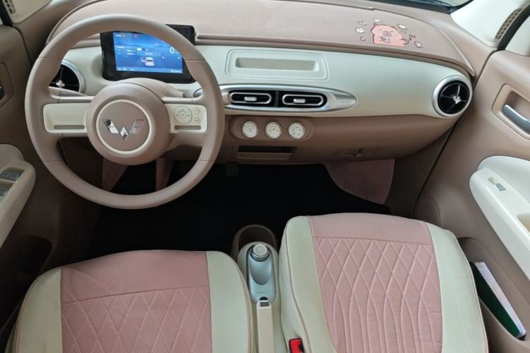 Used Wuling Hongguang MINIEV 2025 Four-Door Version Advanced Edition Center Console