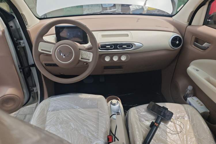 Used Wuling Hongguang MINIEV 2025 Four-Door Version Advanced Edition Center Console