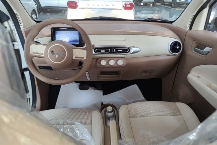 Used Wuling Hongguang MINIEV 2025 Four-Door Version Advanced Edition Center Console