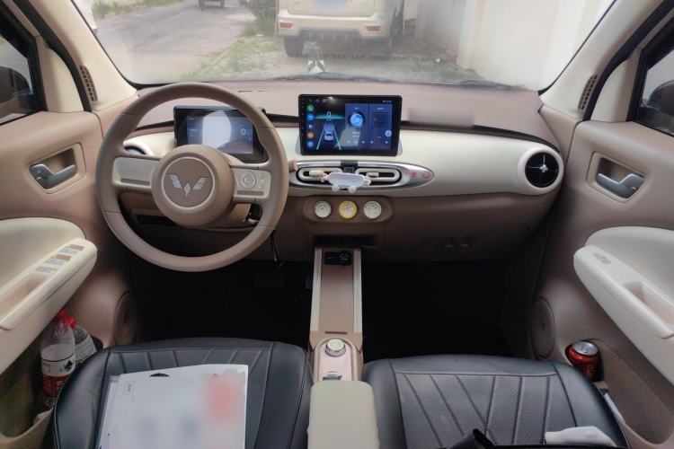 Used Wuling Hongguang MINIEV 2025 Four-Door Version Advanced Edition Center Console