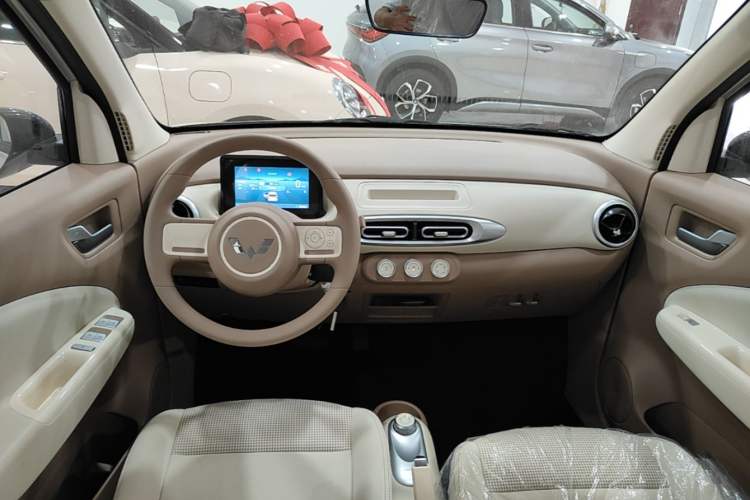Used Wuling Hongguang MINIEV 2025 Four-Door Version Advanced Edition Center Console