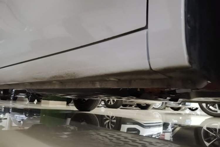Used Wuling Hongguang MINIEV 2025 Four-Door Version Premium Edition Chassis Front Right