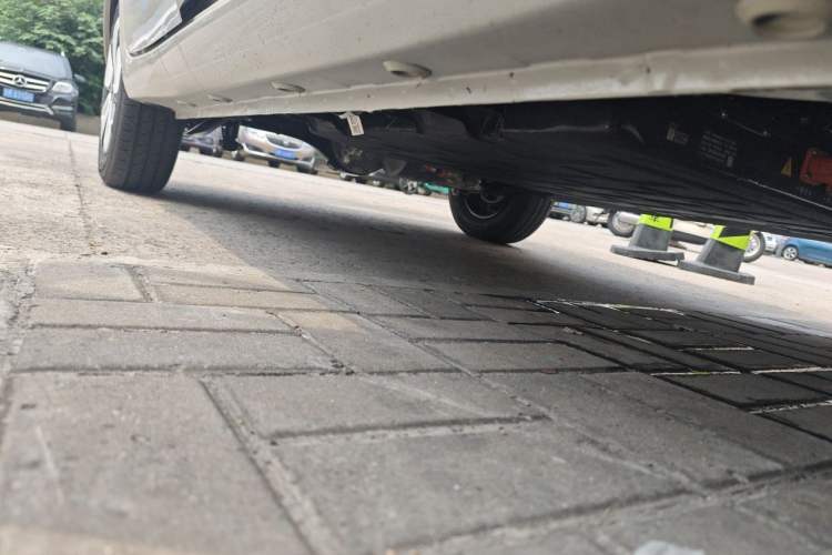 Used Wuling Hongguang MINIEV 2025 Four-Door Version Advanced Edition Chassis Front Right
