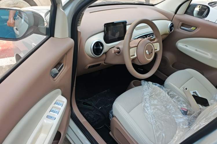 Used Wuling Hongguang MINIEV 2025 Four-Door Version Advanced Edition Driver Seat