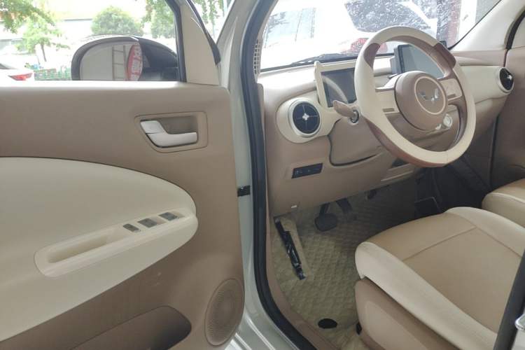 Used Wuling Hongguang MINIEV 2025 Four-Door Version Advanced Edition Driver Seat