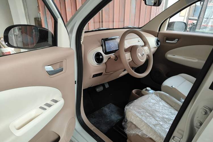 Used Wuling Hongguang MINIEV 2025 Four-Door Version Advanced Edition Driver Seat