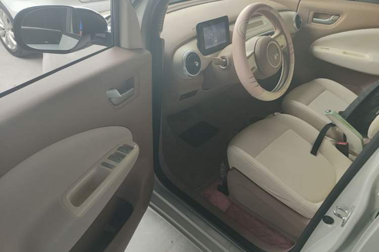 Used Wuling Hongguang MINIEV 2025 Four-Door Version Advanced Edition Driver Seat
