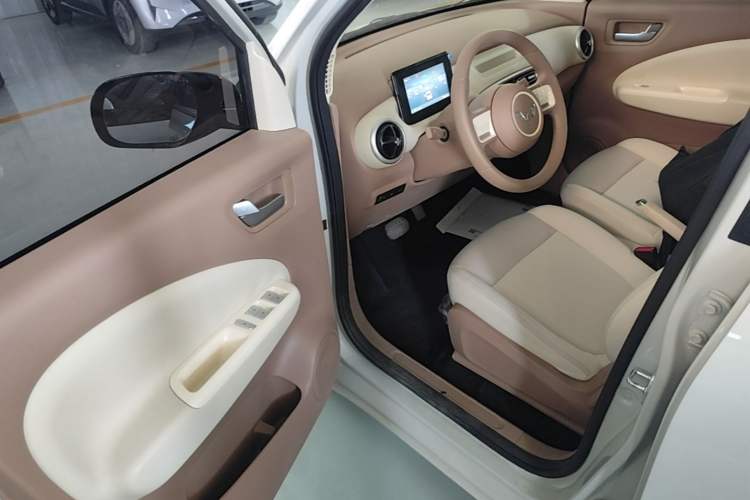 Used Wuling Hongguang MINIEV 2025 Four-Door Version Advanced Edition Driver Seat