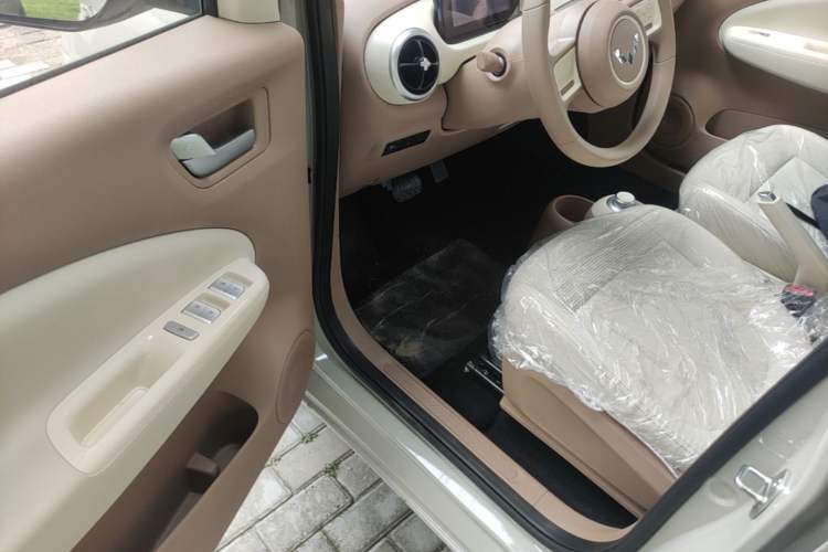 Used Wuling Hongguang MINIEV 2025 Four-Door Version Advanced Edition Driver Seat