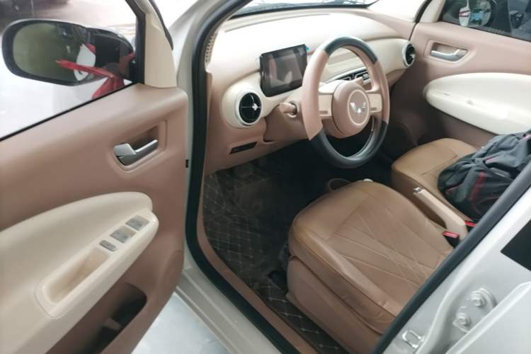 Used Wuling Hongguang MINIEV 2025 Four-Door Version Premium Edition Driver Seat