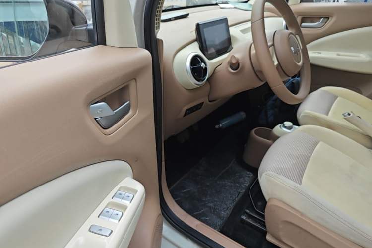Used Wuling Hongguang MINIEV 2025 Four-Door Version Advanced Edition Driver Seat