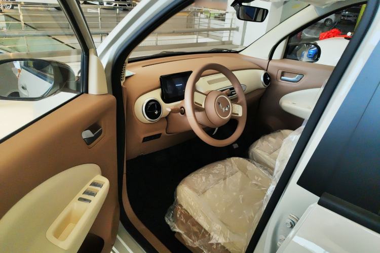 Used Wuling Hongguang MINIEV 2025 Four-Door Version Advanced Edition Driver Seat