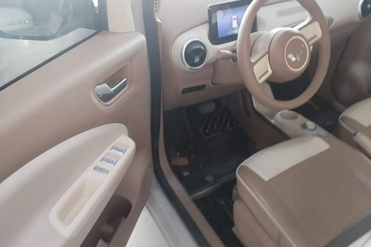 Used Wuling Hongguang MINIEV 2025 Four-Door Version Advanced Edition Driver Seat