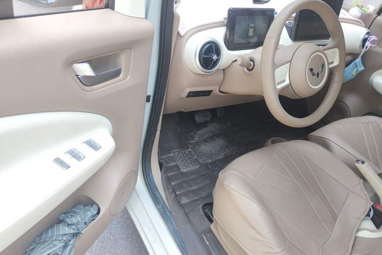 Used Wuling Hongguang MINIEV 2025 Four-Door Version Advanced Edition Driver Seat
