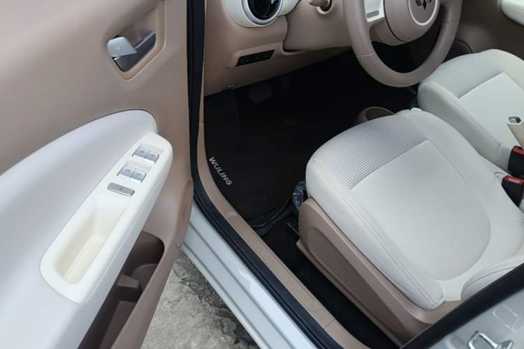 Used Wuling Hongguang MINIEV 2025 Four-Door Version Advanced Edition Driver Seat