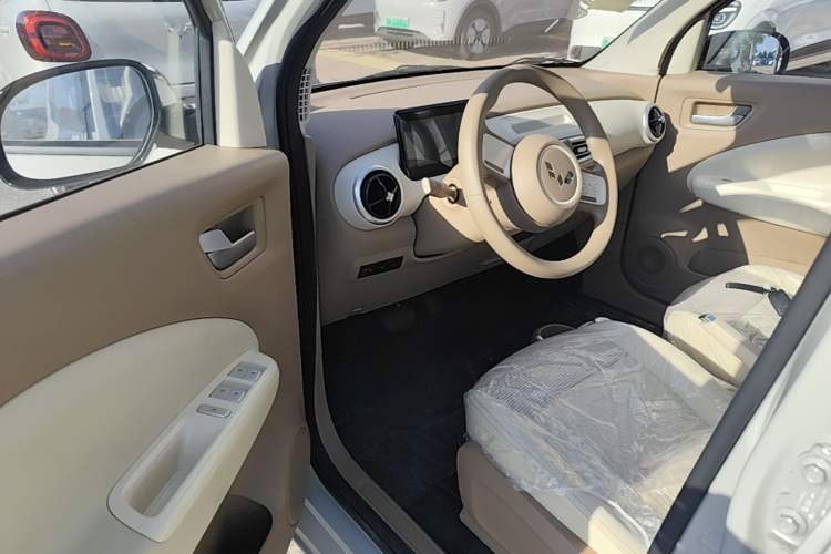 Used Wuling Hongguang MINIEV 2025 Four-Door Version Advanced Edition Driver Seat