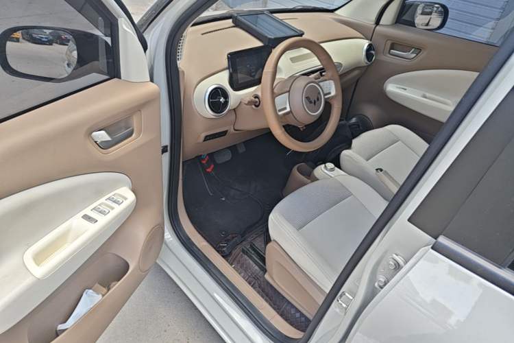 Used Wuling Hongguang MINIEV 2025 Four-Door Version Advanced Edition Driver Seat