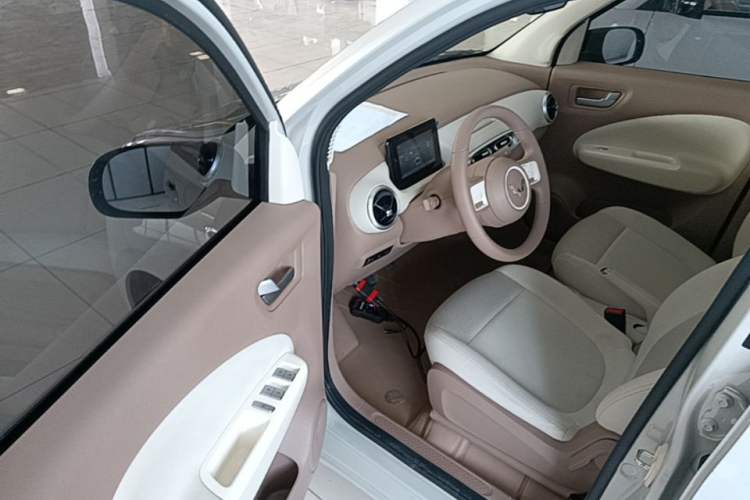 Used Wuling Hongguang MINIEV 2025 Four-Door Version Advanced Edition Driver Seat