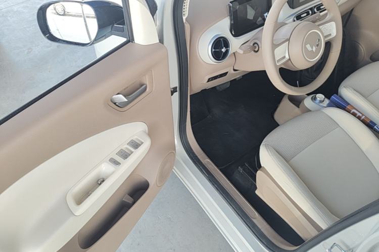 Used Wuling Hongguang MINIEV 2025 Four-Door Version Premium Edition Driver Seat