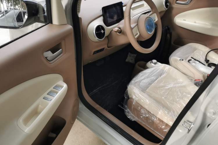 Used Wuling Hongguang MINIEV 2025 Four-Door Version Advanced Edition Driver Seat