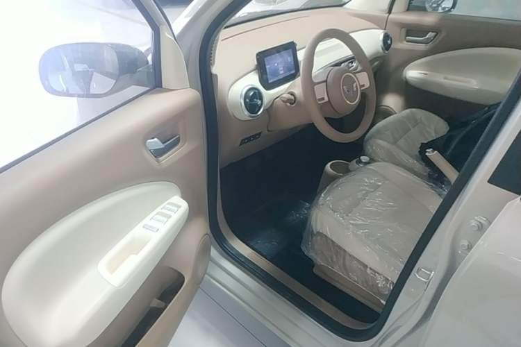 Used Wuling Hongguang MINIEV 2025 Four-Door Version Advanced Edition Driver Seat