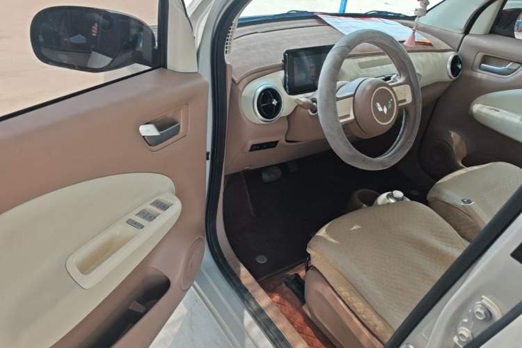 Used Wuling Hongguang MINIEV 2025 Four-Door Version Advanced Edition Driver Seat