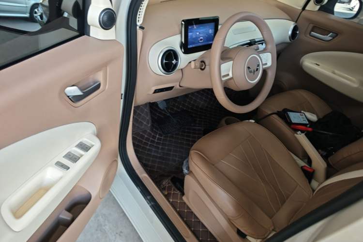 Used Wuling Hongguang MINIEV 2025 Four-Door Version Advanced Edition Driver Seat