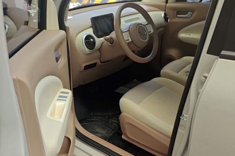 Used Wuling Hongguang MINIEV 2025 Four-Door Version Advanced Edition Driver Seat