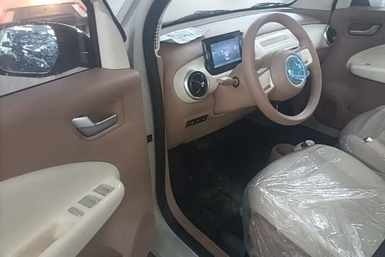 Used Wuling Hongguang MINIEV 2025 Four-Door Version Advanced Edition Driver Seat