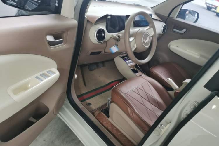 Used Wuling Hongguang MINIEV 2025 Four-Door Version Advanced Edition Driver Seat