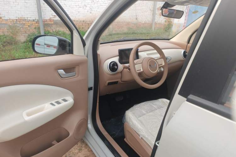 Used Wuling Hongguang MINIEV 2025 Four-Door Version Advanced Edition Driver Seat