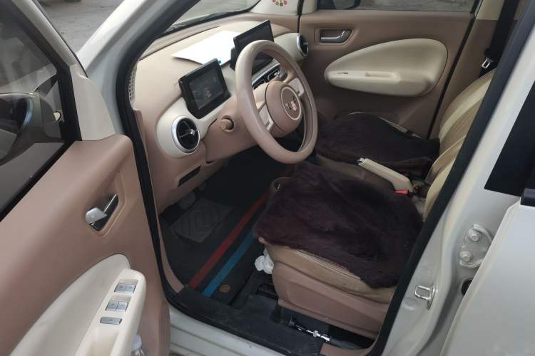 Used Wuling Hongguang MINIEV 2025 Four-Door Version Advanced Edition Driver Seat
