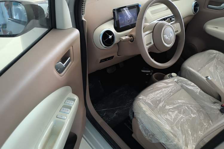 Used Wuling Hongguang MINIEV 2025 Four-Door Version Advanced Edition Driver Seat