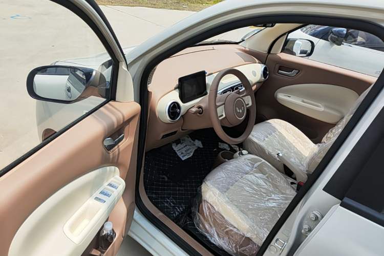 Used Wuling Hongguang MINIEV 2025 Four-Door Version Advanced Edition Driver Seat
