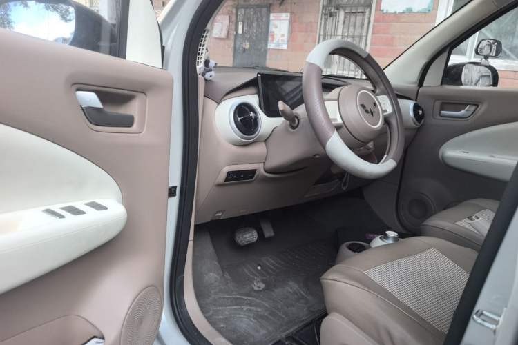 Used Wuling Hongguang MINIEV 2025 Four-Door Version Advanced Edition Driver Seat