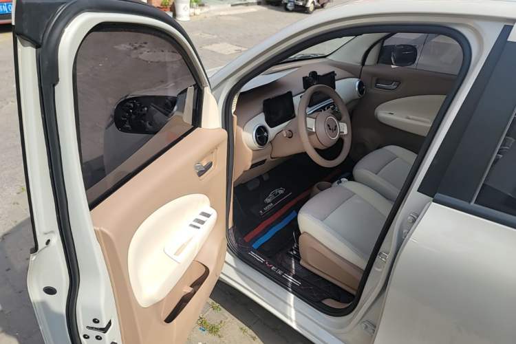 Used Wuling Hongguang MINIEV 2025 Four-Door Version Premium Edition Driver Seat