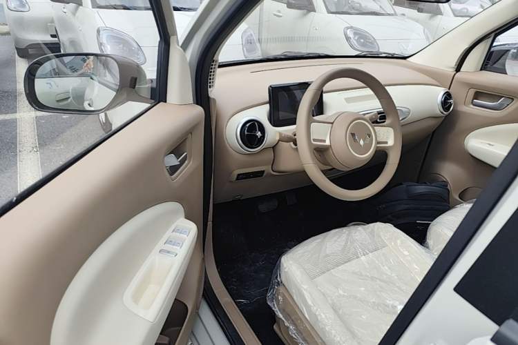 Used Wuling Hongguang MINIEV 2025 Four-Door Version Advanced Edition Driver Seat