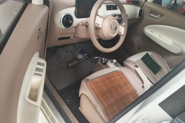 Used Wuling Hongguang MINIEV 2025 Four-Door Version Advanced Edition Driver Seat